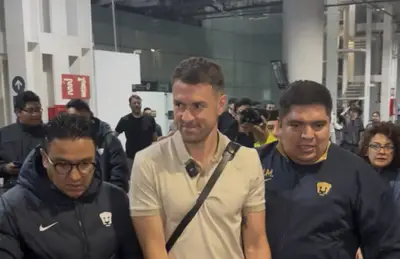 Aaron Ramsey llegando a México/ Foto Mario Badillo.
