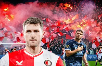 Aficion del Feyenoord, Santiago Giménez con ambos uniformes/ Foto Diario AS.