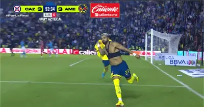 Aguirre celebrando su gol. Captura de TV Azteca