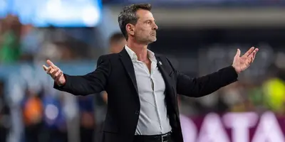 Ahora quiere rescatar un barco que está prácticamente hundido con la Selección Mexicana.