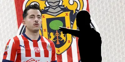 Alan Mozo junto a futbolista incógnito / FOTO FUTBOL TOTAL