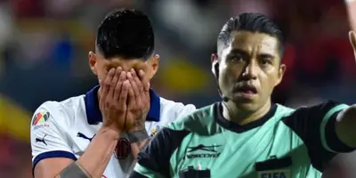 Alan Pulido junto a Víctor Cáceres / FOTO VOX POPULI NOTICIAS