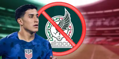 Alejandro Zendejas junto al escudo del Tri / FOTO RÉCORD