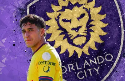 Alejandro Zendejas y logo del Orlando City/ Foto Wallpaper Abyss.