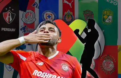 Alexis Vega enviando beso y silueta de portero/Foto El Imparcial.