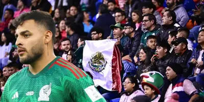 Alexis Vega junto a la afición del Tri / FOTO JUANFUTBOL