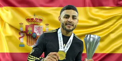 Alexis Vega junto a la bandera de España / FOTO FOX DEPORTES