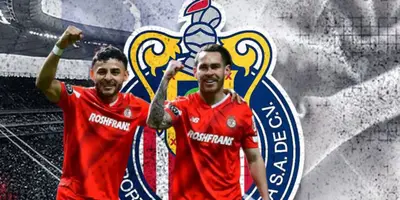 Alexis Vega y Jesús Ricardo Angulo junto al escudo de Chivas / FOTO BOLAVIP