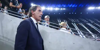 Almada llegando a partido. Foto: Claro Sports