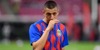 Alvarado en partido con Chivas. Foto: TUDN