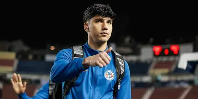 Álvarez llegando a partido. Foto: Club América