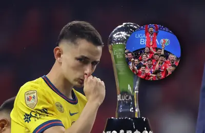 Álvaro Fidalgo triste y jugadores del Toluca/ Foto Roberto Haz.