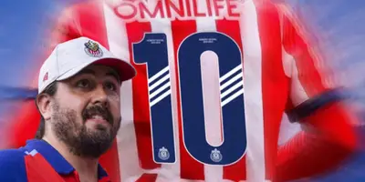 Amaury Vergara junto a 10 de Chivas / FOTO ESTO