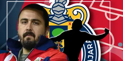 Amaury Vergara junto a futbolista incógnito / FOTO FUTBOL TOTAL