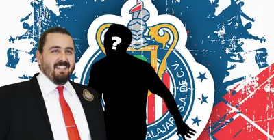 Amaury Vergara junto a futbolista incógnito / FOTO MEDIOTIEMPO