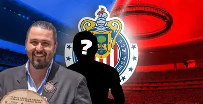 Amaury Vergara junto a futbolista incógnito / FOTO MEXSPORT