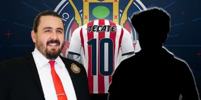 Amaury Vergara junto a futbolista incógnito / FOTO MILENIO