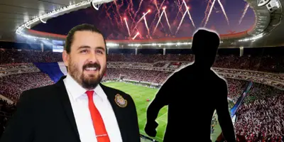 Amaury Vergara junto a futbolista incógnito / FOTO MILENIO