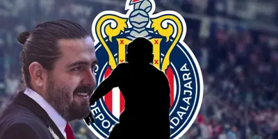 Amaury Vergara junto a futbolista incógnito / FOTO X