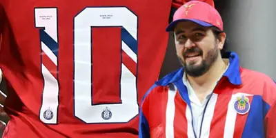 Amaury Vergara junto al 10 de Chivas / FOTO YAHOO NOTICIAS