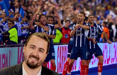 Amaury Vergara riendo y jugadores de Monterrey celebrando/ Foto Soy Rayado.