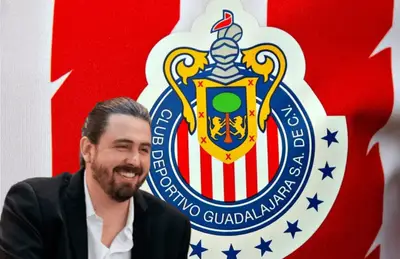 Amaury Vergara riendo y logo de Chivas/Foto Rebaño Pasión.