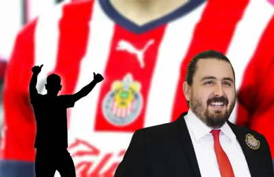 Amaury Vergara sonriente y silueta de futbolista con las manos arriba/ Foto Chivas.