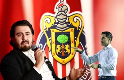 Amaury Vergara y Fernando Gago señalando/Foto Marca.