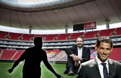 Amaury Vergara y Fernando Hierro en el Estadio Akron.