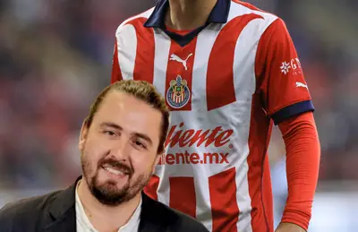 Amaury Vergara y jersey de Chivas/Foto Azteca Deportes.