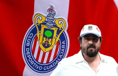 Amaury Vergara y logo de Chivas/Foto El Universal.