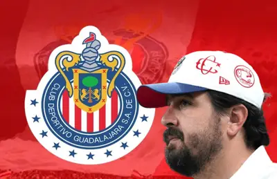 Amaury Vergara y logo del Club Deportivo Guadalajara/Foto Futcracks.