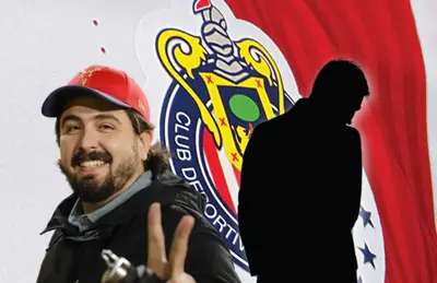 Amaury Vergara y silueta de hombre en traje/ Foto Soy Fútbol.