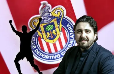 Amaury Vergara y sombra de futbolista/ Foto YouGov.