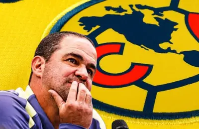 André Jardine con manos en la boca/Foto Club América.