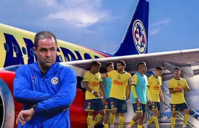 André Jardine de brazos cruzados y jugadores del América/ Foto Marca.