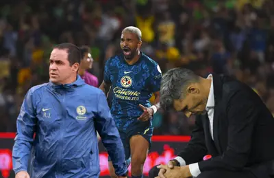 André Jardine, Fernando Ortiz y Rodrigo Aguirre corriendo/ Foto Club América.