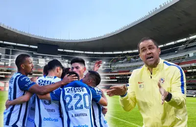 André Jardine gritando y futbolistas del Pachuca festejando/ Foto Wikipedia.