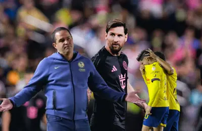 André Jardine, Lionel Messi y jugadores del América/ Foto Messismo.