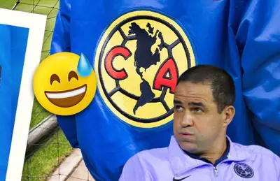 André Jardine preocupado, emoji y chamarra de las Águilas/ Foto Ameshop.