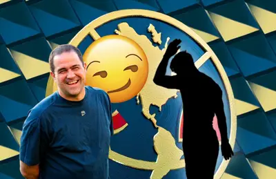 André Jardine riendo y silueta de jugador/Foto Club América.