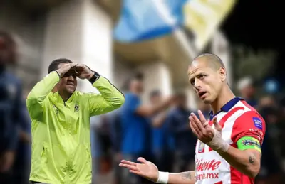 André Jardine y Javier Hernández reclamando/ Foto América.