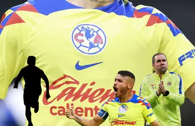 André Jardine y Jonathan dos Santos celebrando, junto a otro futbolista corriendo/ Foto Club América