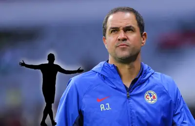 André Jardine y silueta de futbolista/ Foto Onda Cero.