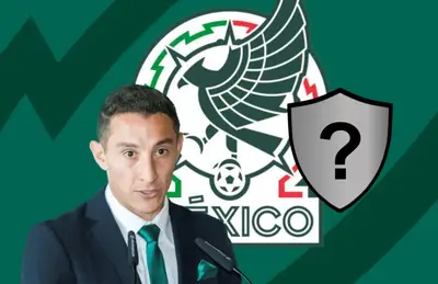 Andrés Guardado y logo de escudo sin equipo/Foto GQ México.