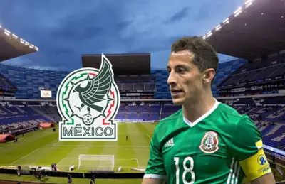 Andrés Guardado y logo de la Selección Mexicana/Foto El Sol de Puebla.