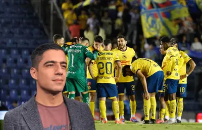 Andrés Vaca sonriendo y jugadores del América/Foto Récord.