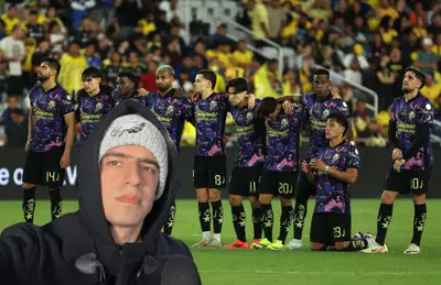 Andrés Vaca y jugadores del América abrazados/Foto Diario ESTO.