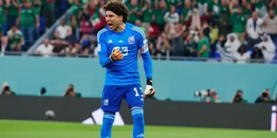 Antes de terminar el primer tiempo, de nuevo aparecieron los errores para el Tri de Lozano.