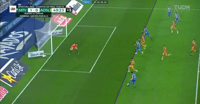 Antes del descanso, le anularon un gol a Rayados.